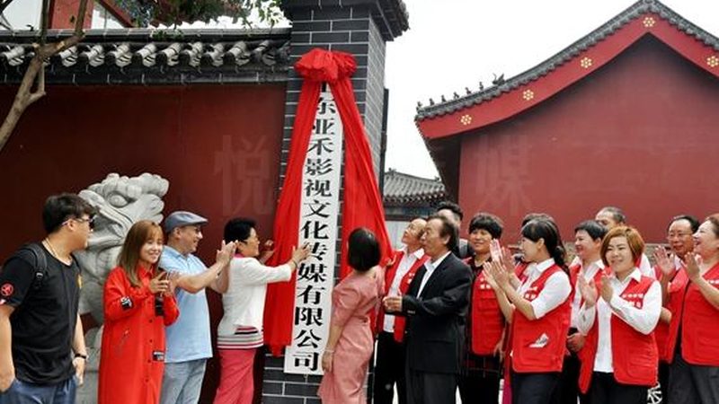 选择纪录片制作团队时，首先要关注其资质。一个合法合规的团队，通常具备以下证件：